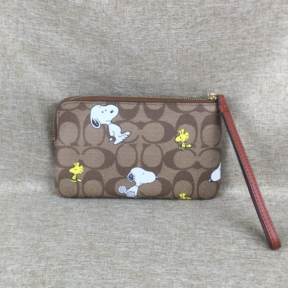 Coach X Peanuts Corner Zip Wristlet Wallet With Snoopy & Woodstock - Picture 3 of 10